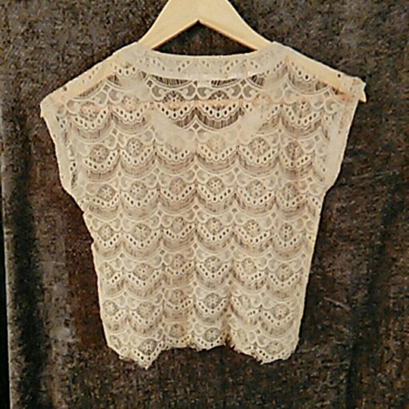 💥LACY CROP TOP 💥 - Picture 1 of 2